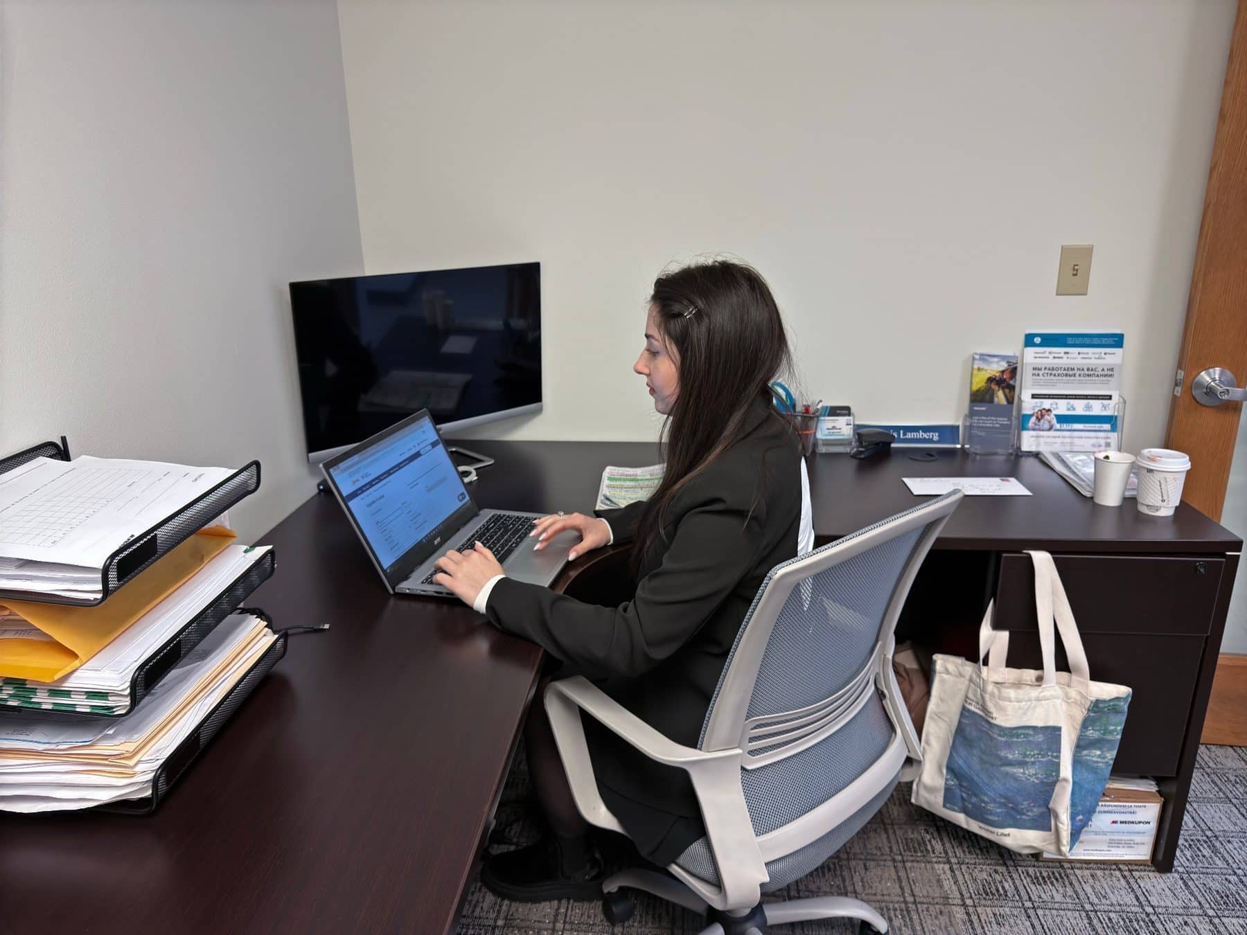 Madina at her desk at Absolute Insurance Solutions, Kirkland